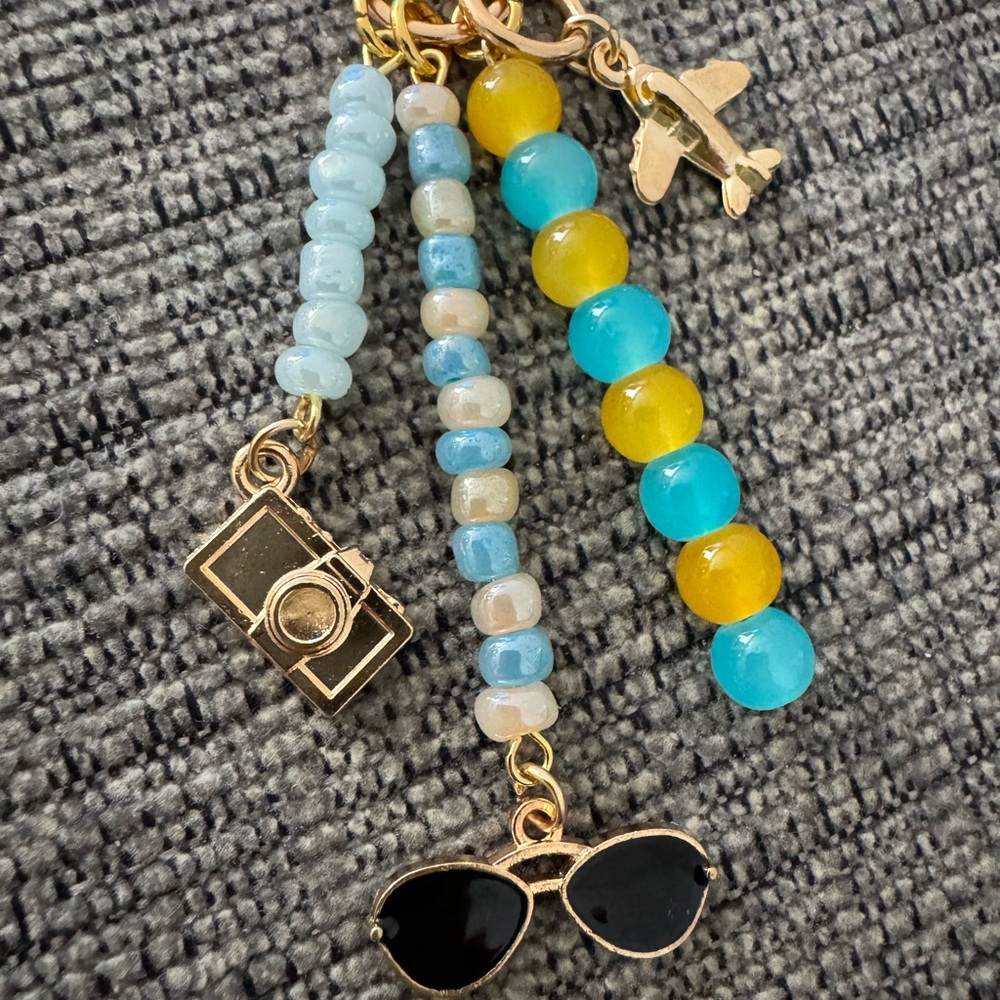 Vacation Getaway Designer Inspired Beaded Bag Charm with Plane, Camera & Shades - Picture 3 of 3